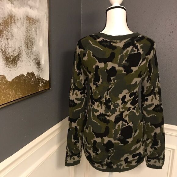 ⭐️HOST PICK Belle du Jour embellished camo sweater - Picture 2 of 6